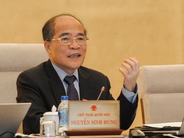 National Assembly Chairman Nguyen Sinh Hung: The customs sector needs to continue to improve, be modern and strong